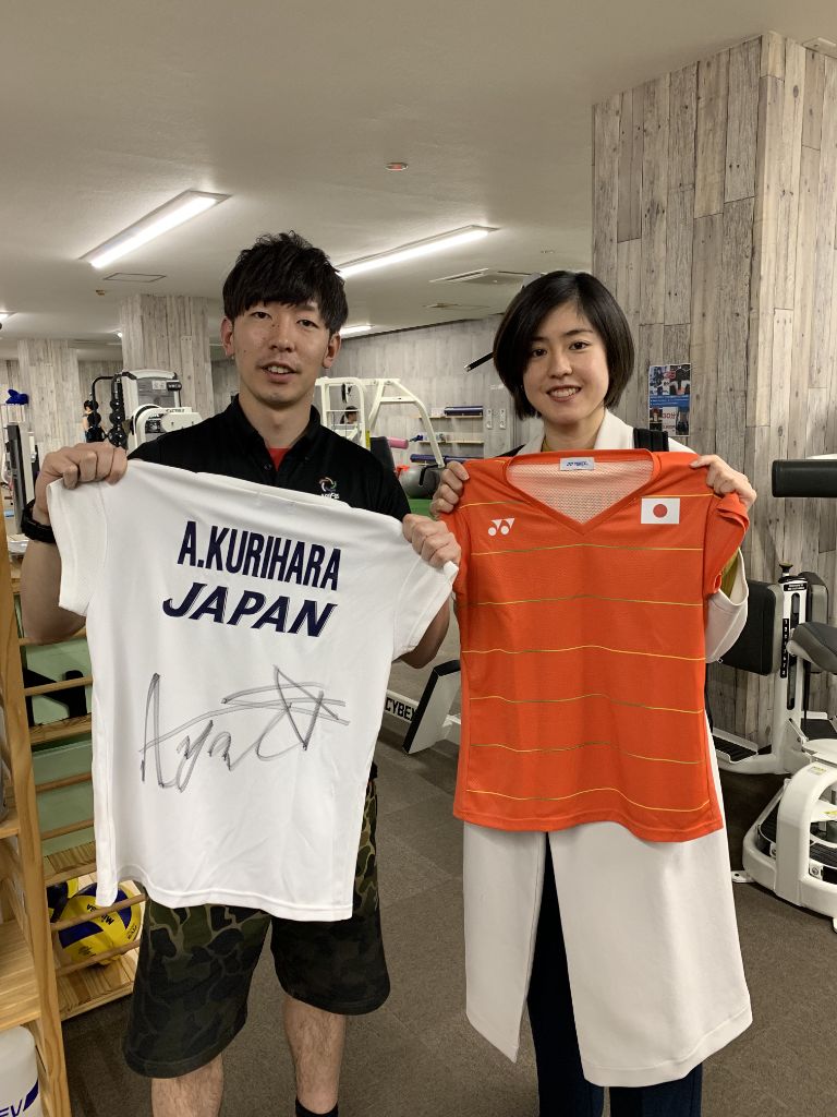 バドミントン選手のサポート